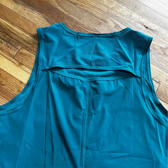 Lululemon Women’s Tank, Teal Lagoon, Size 10 - Picture 5 of 5